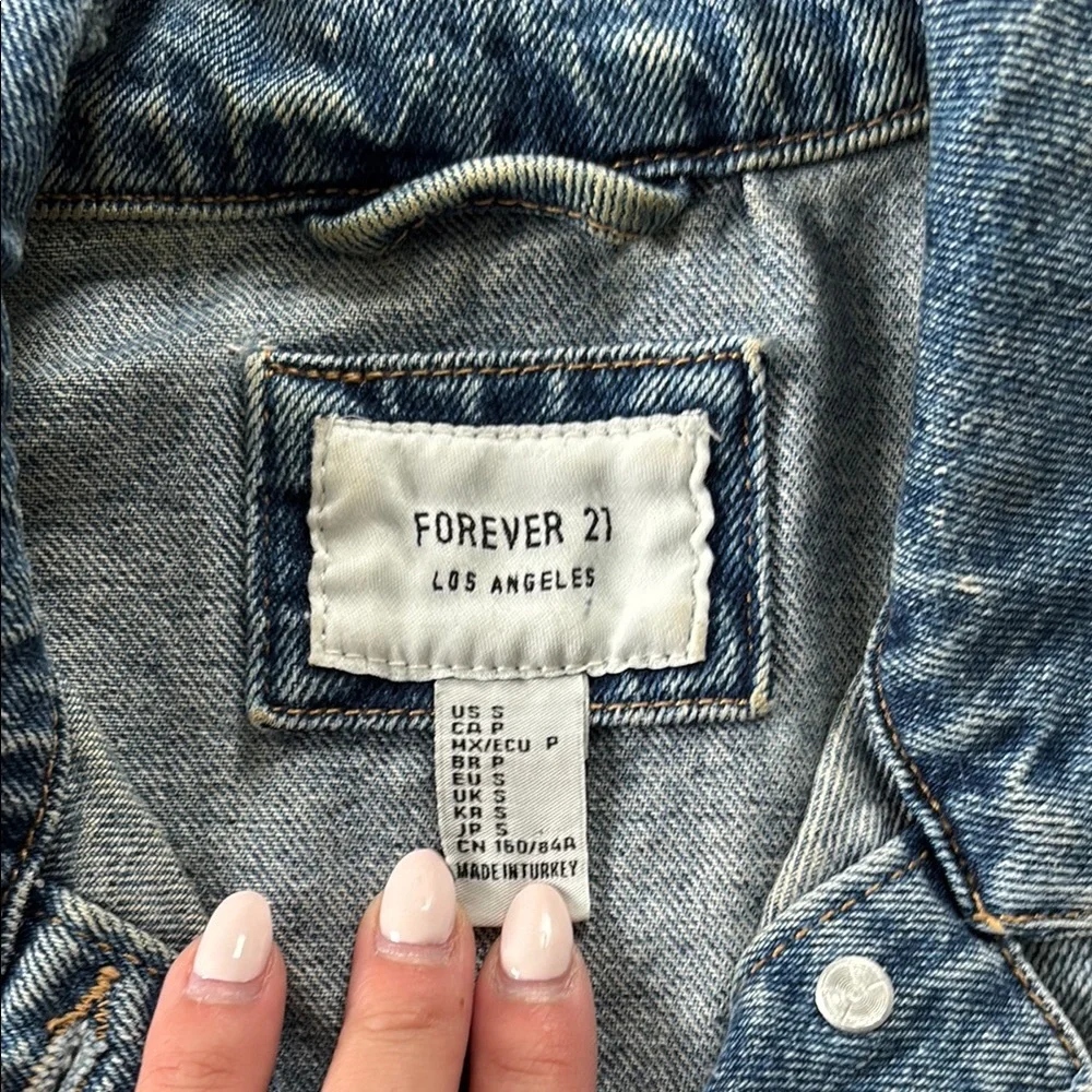 Distressed Cropped Denim Jacket - Picture 2 of 6